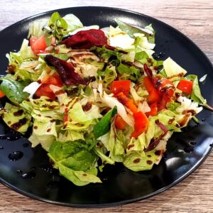 Friss kevert saláta balzsamecettel