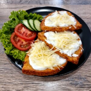 Sajtos tejfölös Bundás kenyér